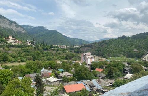 Akhali Ubani Apartment | Мансарда с верандой