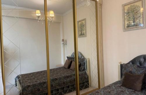 Almaty Apartment | Просторная и уютная квартира с панорамным витражом с видом на город, Центральный стадион, Театр и другие знаковые места Алматы