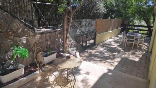 Ma'alot - Tarshiha Apartment | אחת ויחידה - One & Only