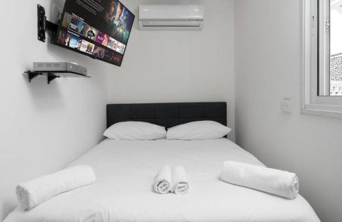 Eilat Apartment | אשראם 8-דירת חדר שינה וסלון עם מרפסת מודרנית במיקום מעולה