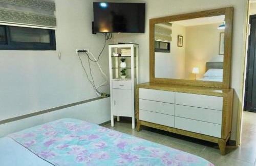 Qiryat Shemona Apartment | הצימר של אביבה - צימר לזוגות ומשפחות עם בריכה פרטית, סאונה וג'קוזי