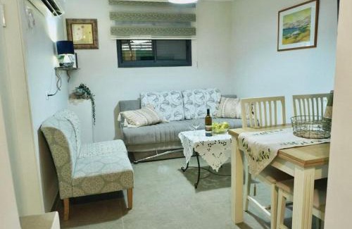 Qiryat Shemona Apartment | הצימר של אביבה - צימר לזוגות ומשפחות עם בריכה פרטית, סאונה וג'קוזי
