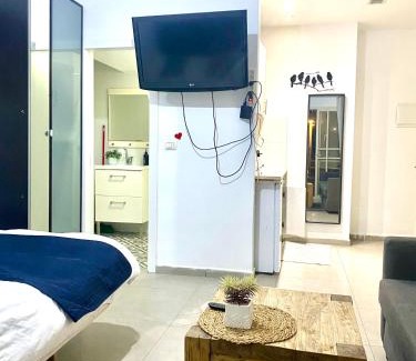 Tel Aviv City Center Apartment | כמו חדר במלון מרפסת חניה פרטית