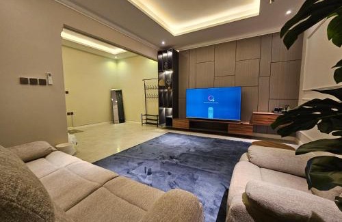 Riyadh Apartment | شقة أنيقة مودرن بدخول ذكي و سطح بجلسة خارجية