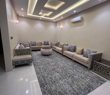 Khamis Mushait Apartment | شقة غرفتين ومدخل سيارة دور ارضي الضيافة