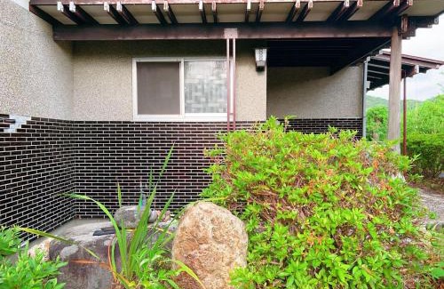 Mikawamachi House | アルピエm 敷地内無料駐車場2台分 置き型無料Wi-Fiあります 平屋瓦屋根の日本家屋