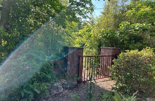 Mikawamachi House | アルピエm 敷地内無料駐車場2台分 置き型無料Wi-Fiあります 平屋瓦屋根の日本家屋