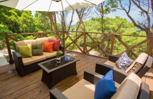 Sakimotobu Villa | ダイナミックオーシャンビューを堪能できる自然の中のログハウス