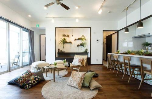 Kadena-cho Villa | モダンでナチュラルなおしゃれ空間/テラスでBBQ/10名宿泊/無料Wi-fi/無料駐車場