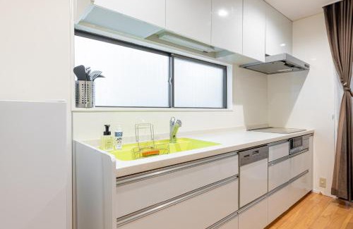 Shimotakaido Apartment | 上北沢戸建て