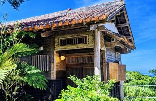 Motobu House | 【別邸 山猫】やんばるの隠れ家宿-１組限定