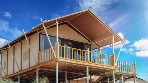 Huocheng County Hotel | 图开沙漠轻奢露营酒店