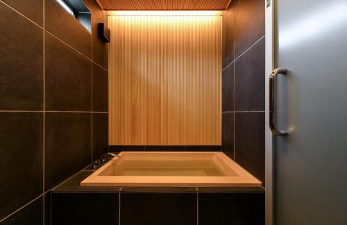 Katsuyama House | 天然木曽ひのきのお風呂がある貸切民泊 志ろきや