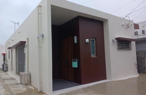 Yabu Apartment | 沖縄北部の綺麗なビーチまで徒歩2分でのんびり沖縄ライフをKAHOO Space