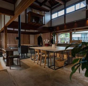Akiha Ward House | 泊まれる劇場スロウプハウス