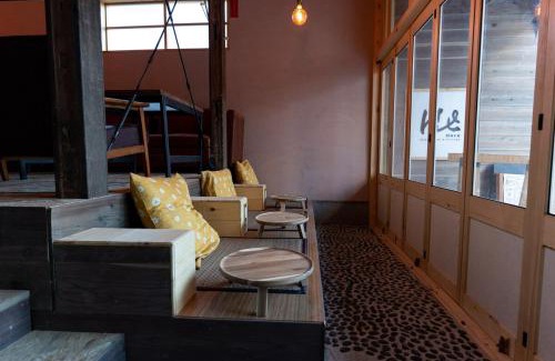 Iwaki Apartment | 温泉徒歩30秒 一棟貸切で最大15名まで 広々キッチンで自炊可