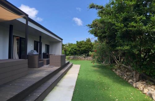 Motobu House | 美ら海水族館まで車で3分の好立地ジャグジー付きの1棟貸Suppai Resort Okinawa