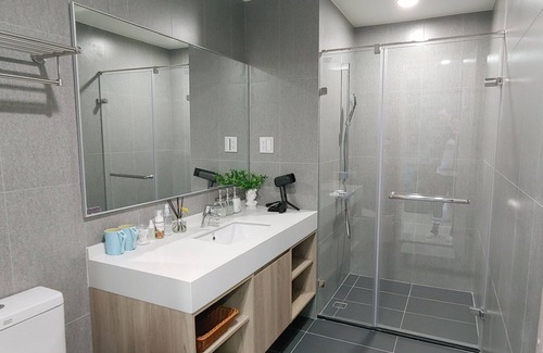 Toucheng Apartment | 走路3分鐘到海邊玩沙踏浪、海天一色大坑腳踏車步道、觀賞龜山島日出，或者享受著眺望蘭陽平原的悠閒，待在宜蘭吧! 躺著看山看海。