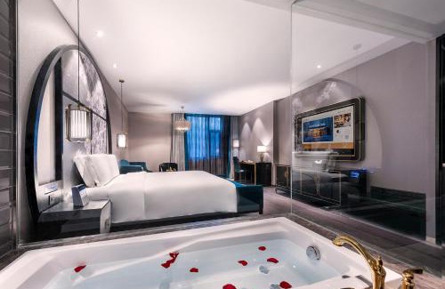 Laoshan Hotel | 青岛崂山石老人会展中心桔子水晶酒店