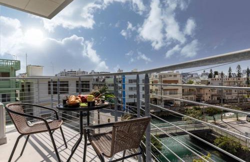 Naha City Centre Villa | 駐車場にコインランドリー畳部屋にお布団も敷けます最上階4階Room