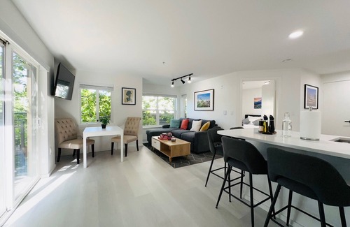 Belltown Condo | 0.3 Miles to Space Needle! Modern 2Br/2Ba Belltown Condo w/Free Garage Parking