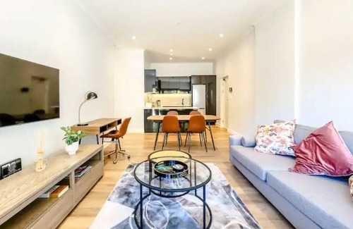 Claremont Apartment | #001 Newlands Peak Elegance