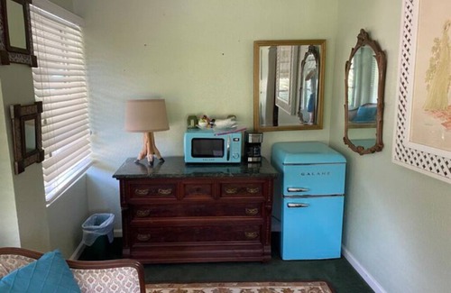 Inglis Apartment | 01) The Bohemian Suite