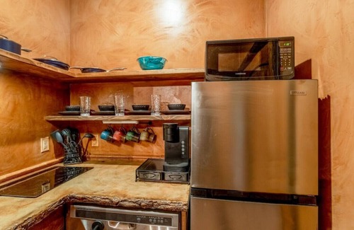 Virgin RV Rental | #06 - 2QB Anasazi Cliff Dwelling Hot Tub & Kitchen