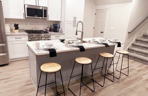 Elko House | #06 New 5 Bedroom, 3 Bath, 2 Car Garage