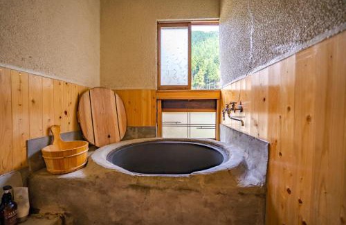 Eiheiji House | 1日1組限定 体験型古民家宿"ハレハレ" 超新鮮卵かけご飯付き-自給自足を営む若夫婦がセルフビルドした宿- 平飼い卵の収穫と五右衛門風呂沸かし体験付き