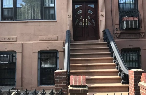 Bedford-Stuyvesant Apartment | 1 1/2 bedroom apartment just 4 minutes drive to Barclays Center Brooklyn