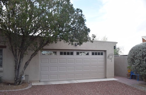 Richland Heights East House | 1/2 mile from large bike/walk path and 3 miles from the U of A