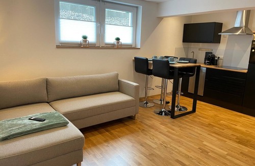 Flintsbach A. Inn Apartment | 1,5 rooms, top equipped, 4 pers, basement, parking lot, self check-in