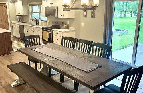 Grundy County House | 1 Acre newly remodeled Coal City home