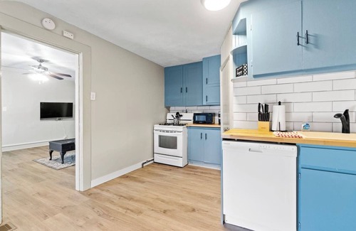 West Central Apartment | 1 Bdr Apt. half a mile from Parkview Field