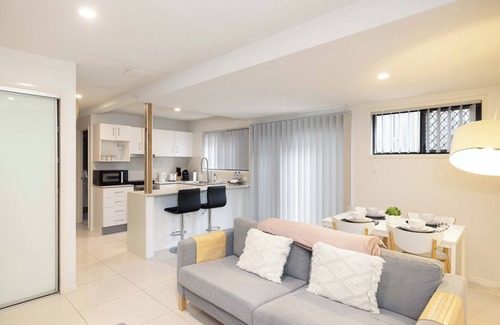 Sunnybank Apartment | 1 Bdr Apt! Train! Parking! Restaurants! 2144D1