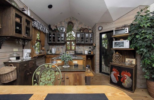 San Jose House | 1 bdr - Ensuite tree house 🌳🏠 premium amenities/Ranch and sanctuary 🦚🤠