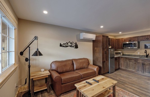 Sunapee Hotel | 1 Bed/1.5 Bath Suite #7 at The Lodge | Minutes from Sunapee Harbor & Mt. Sunapee