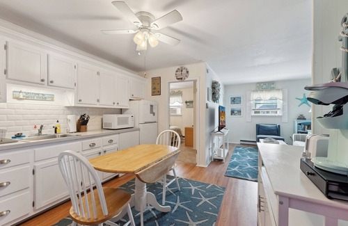 Stone Harbor Condo | 1 Bed/1 Bath Full Kitchen close to Downtown and Beach
