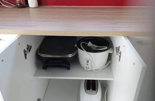 Massey Apartment | 1 Bed 1 Bath Room w Parking | Wifi | Netflix