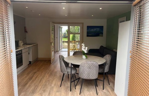 County Meath Apartment | 1-bed Cosy Country Retreat- Sleeps 5, Emerald Park