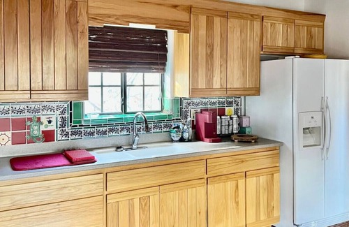 Mesilla Park House | 1 bed cute casita near NMSU, pet friendly