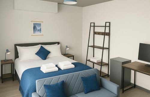 Wingate House | 1 Bed Flat with King or Twin Beds, Sofa Bed, Work space, Dining and SMART TV with Free Wifi Throughout!