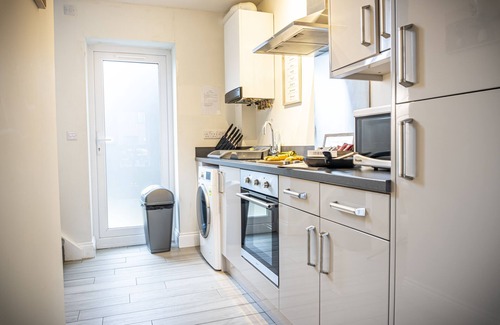 Castle House | 🏠1 Bed House ✅WiFi ✅Free Parking ✅LEISURE✅BUSINESS