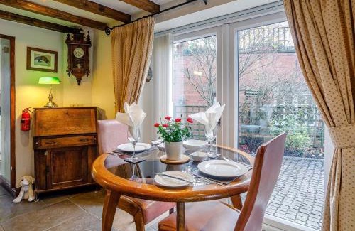 Fenny Bentley House | 1 Bed in Fenny Bentley 80376