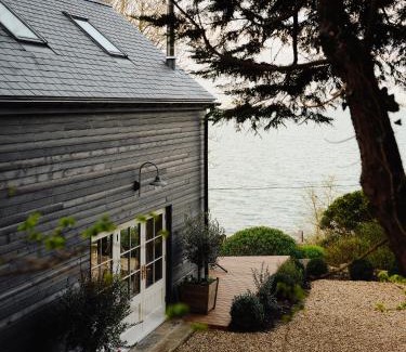 Newlyn House | 1-bed luxury seafront cabin in heart of Newlyn, Mousehole