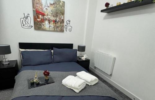 Bracknell Apartment | 1 bed-Sleeps 4-Town Centre-10 min to Ascot- Pets
