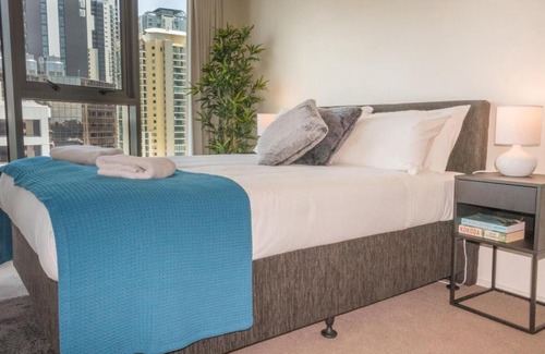 Brisbane Central Business District Hotel | 1 Bed Studio Apartment Near Eagle Street