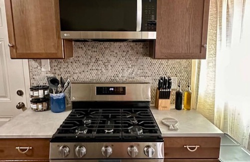 Las Cruces Apartment | 1 bed W/D in unit, soaker tub near Field of Dreams