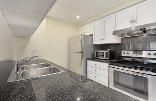 Downtown Toronto Apartment | 1 Bedroom/1 Bathroom Suite